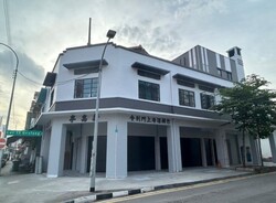 96 Sims Ave (D14), Retail #559082161